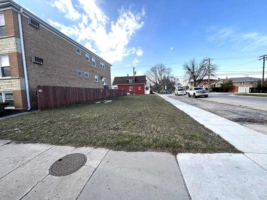 6420 W Gunnison St., Harwood Heights, IL 60706