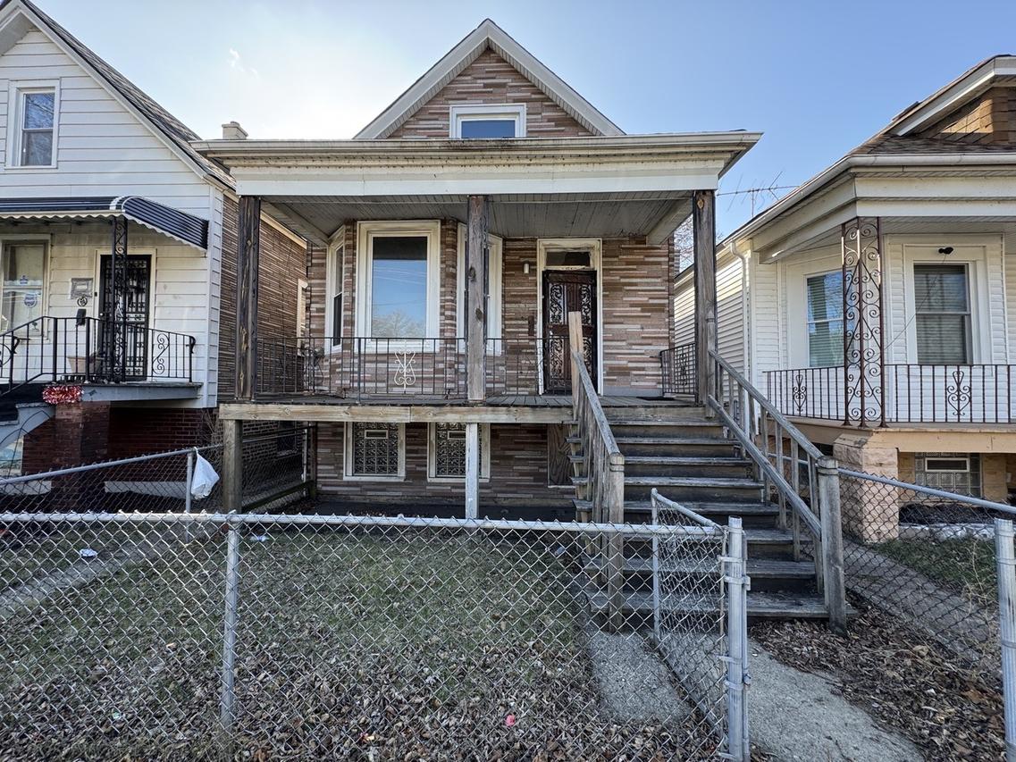 8216 S Brandon Ave., Chicago, IL 60617