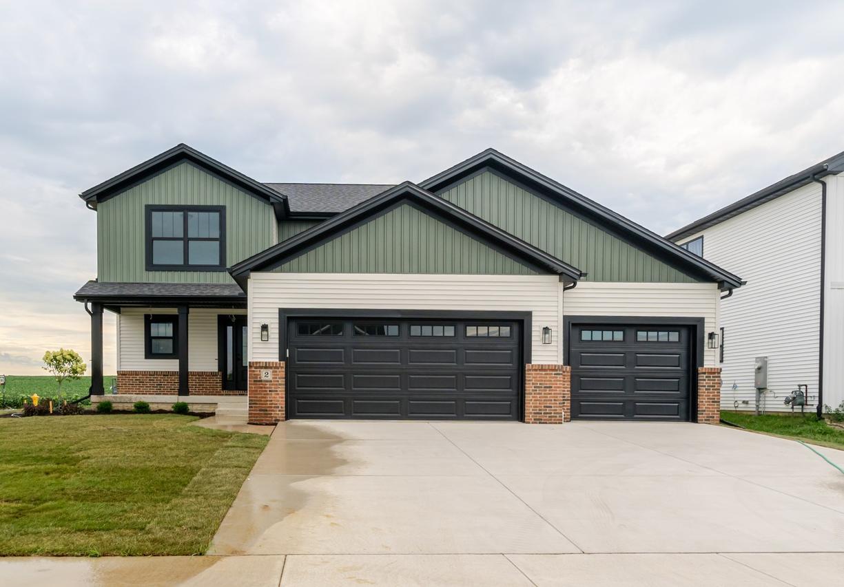 2 Bucktown Ct., Bloomington, IL 61705