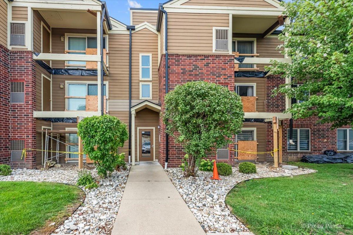 208 Glengarry Dr. #203, Bloomingdale, IL 60108
