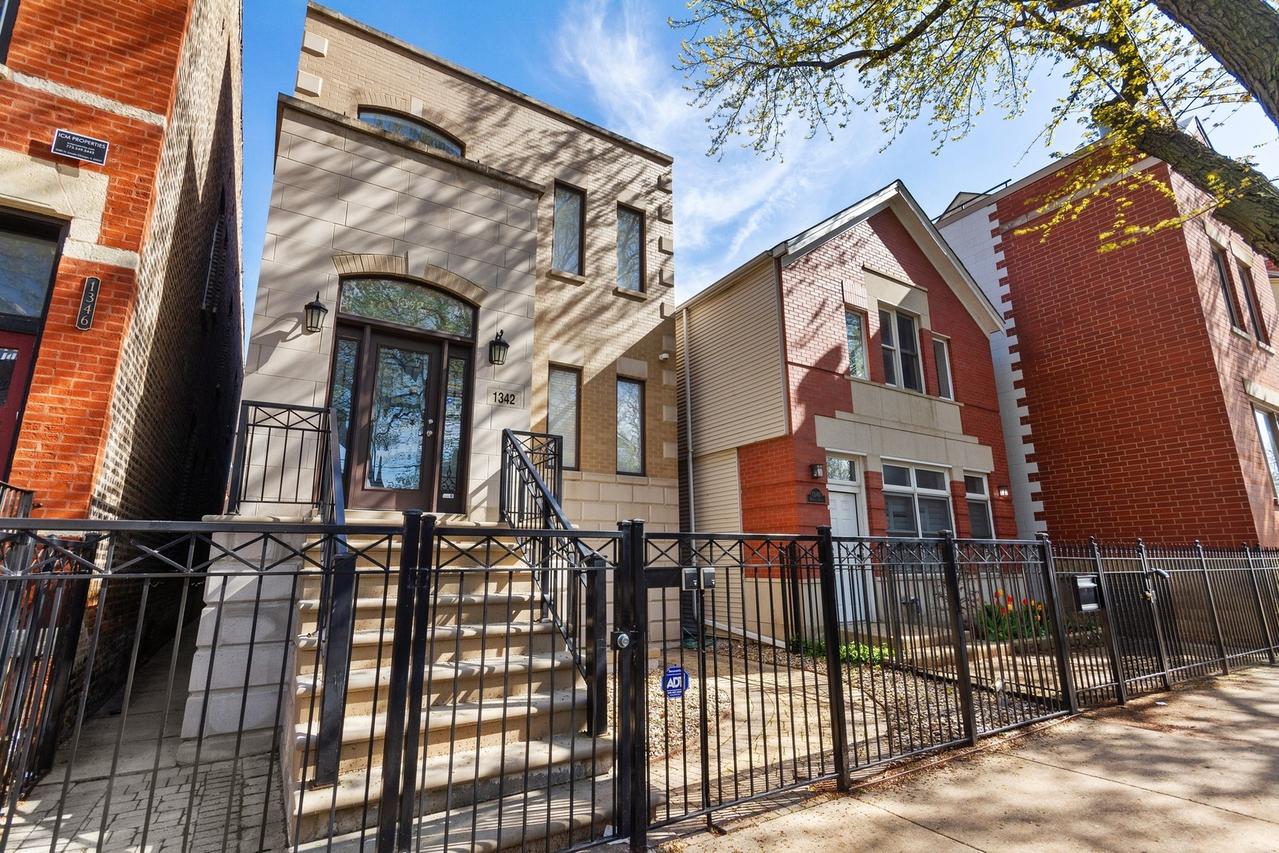 1342 W Webster Ave., Chicago, IL 60614