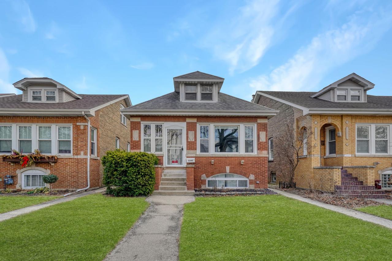 5245 N Ludlam Ave., Chicago, IL 60630