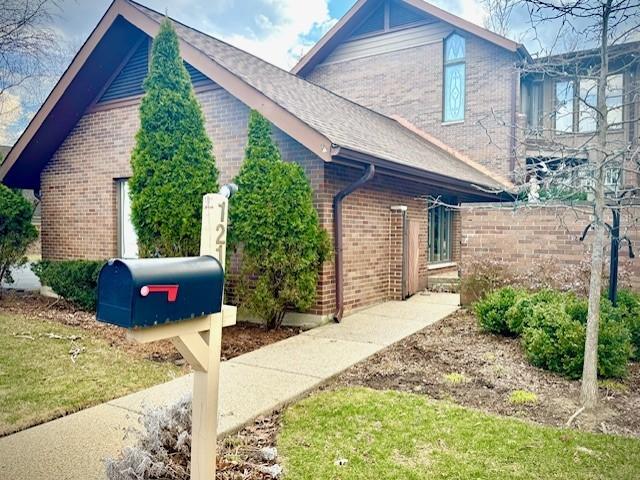 1210 Hawthorne Ln., Hinsdale, IL 60521