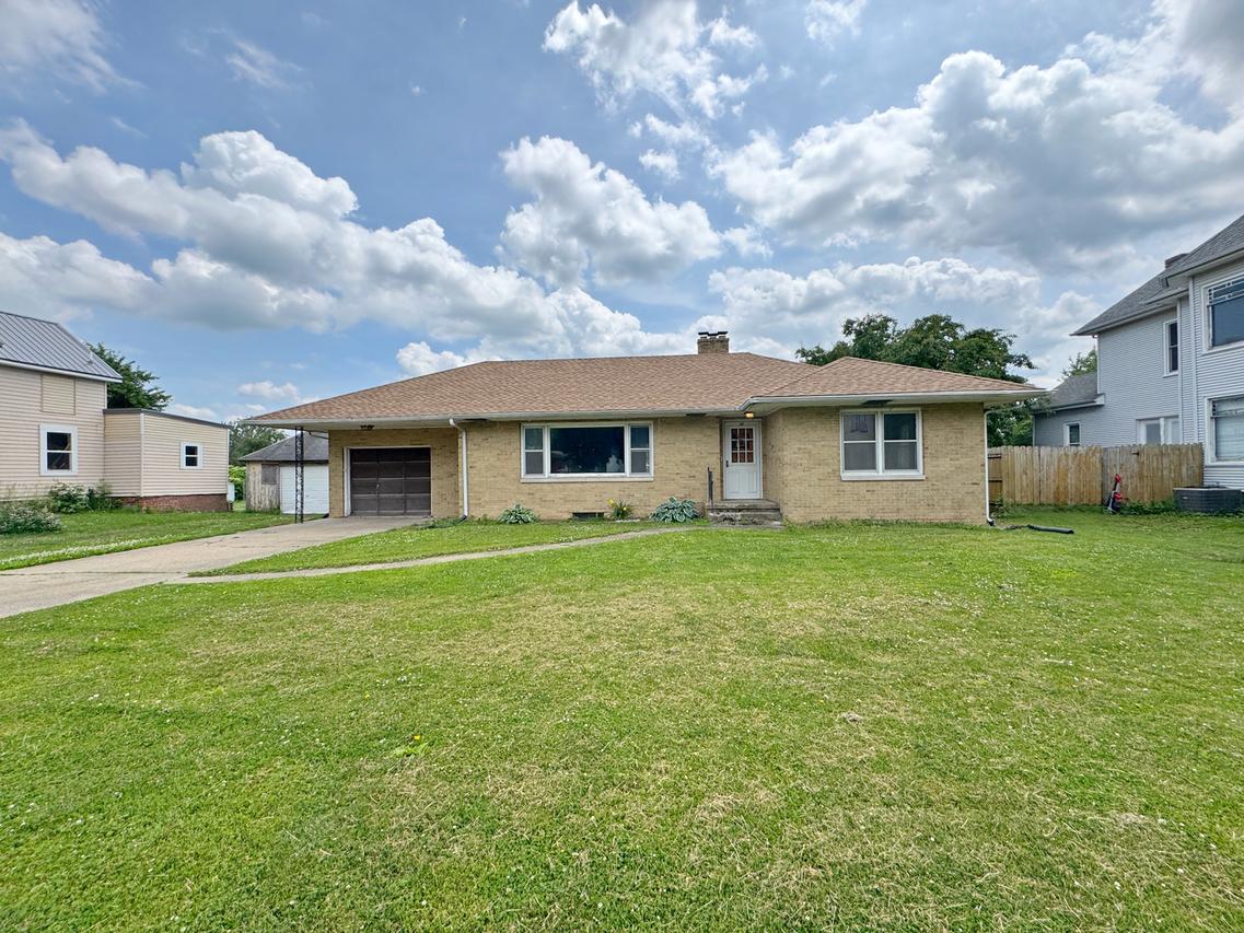 321 1st St., Bradford, IL 61421