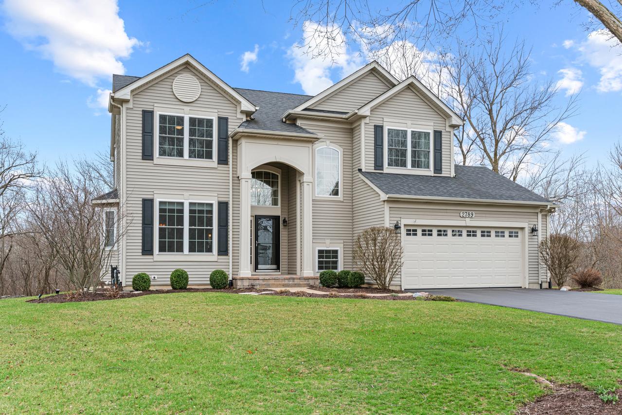 2789 Constitution Dr., Lindenhurst, IL 60046