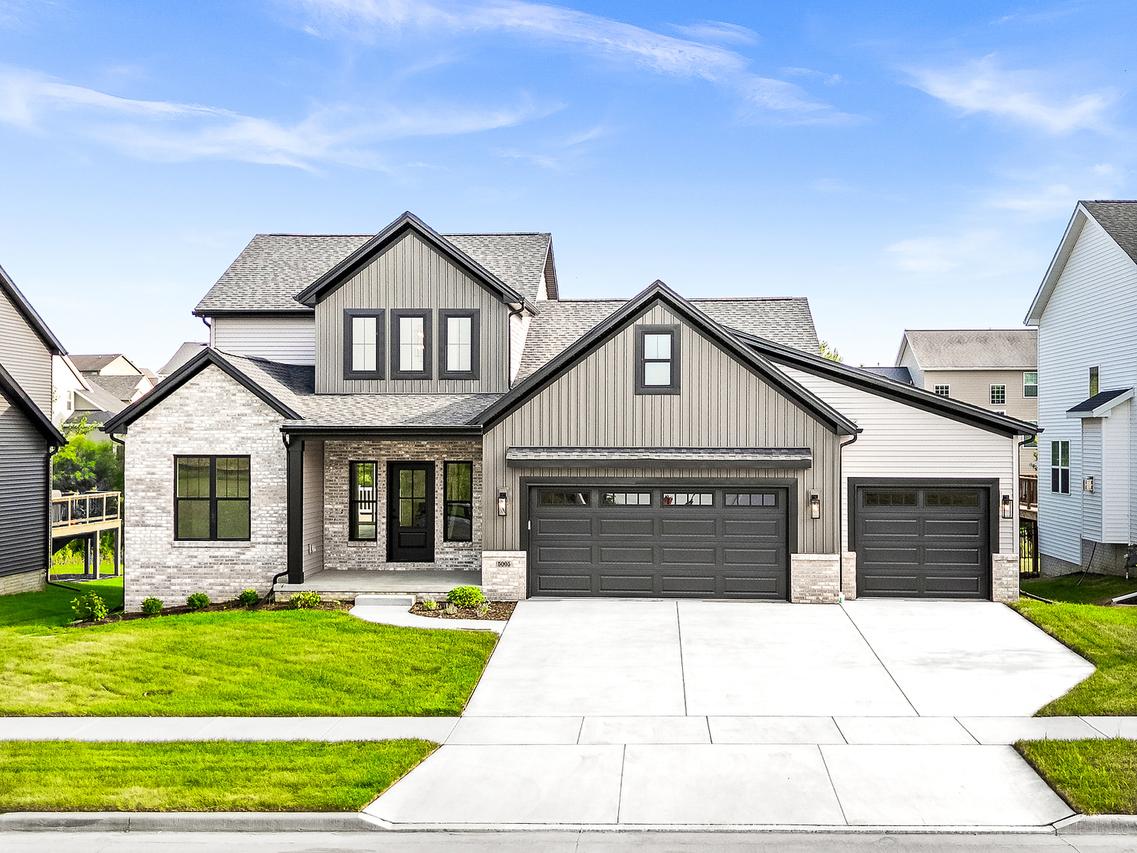 5005 Finlen Ln., Bloomington, IL 61705