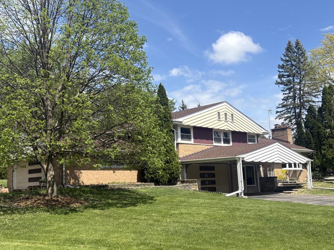 129 Roth Ave., Barrington, IL 60010