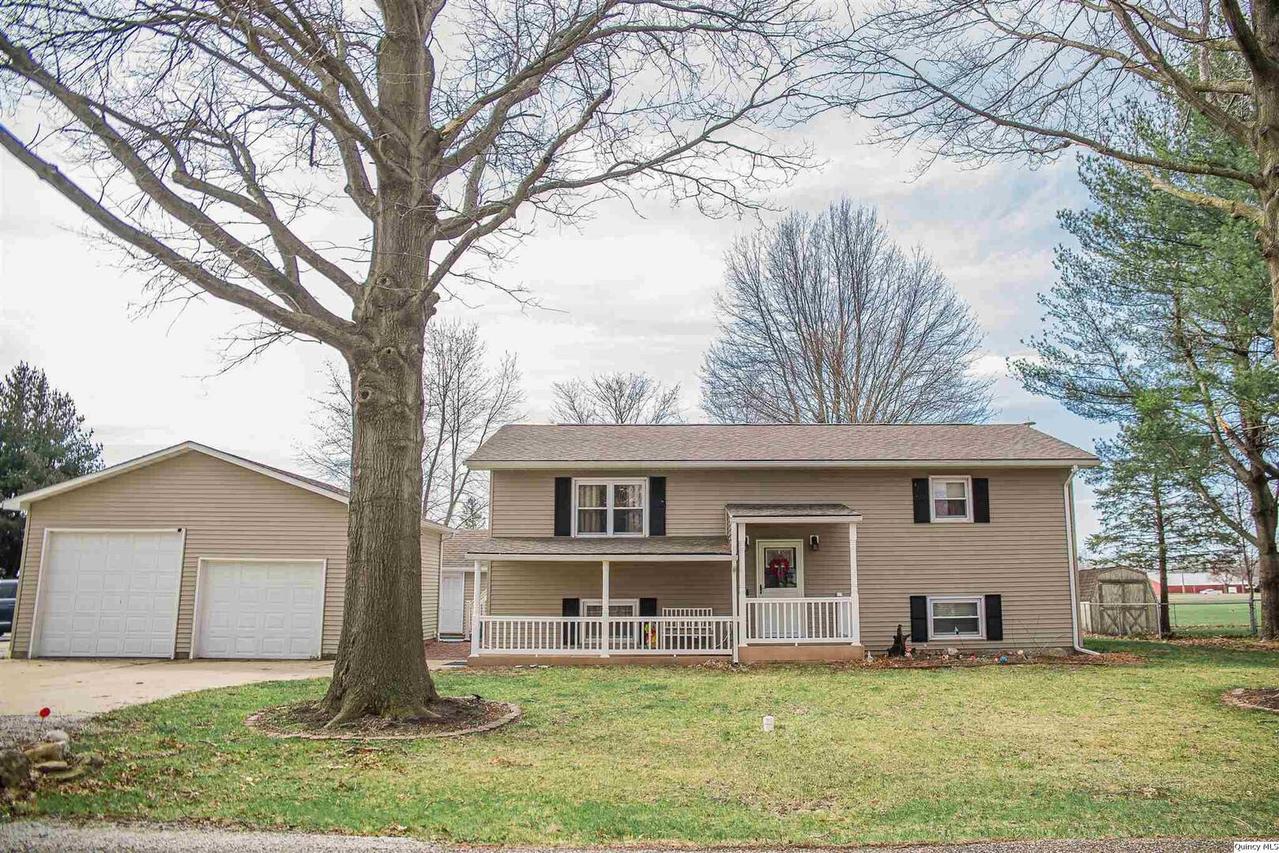 1320 E Center St., Carthage, IL 62321