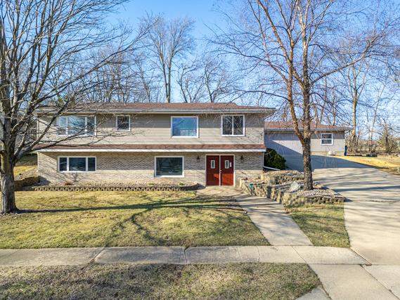 1224 Beech Dr., Dixon, IL 61021