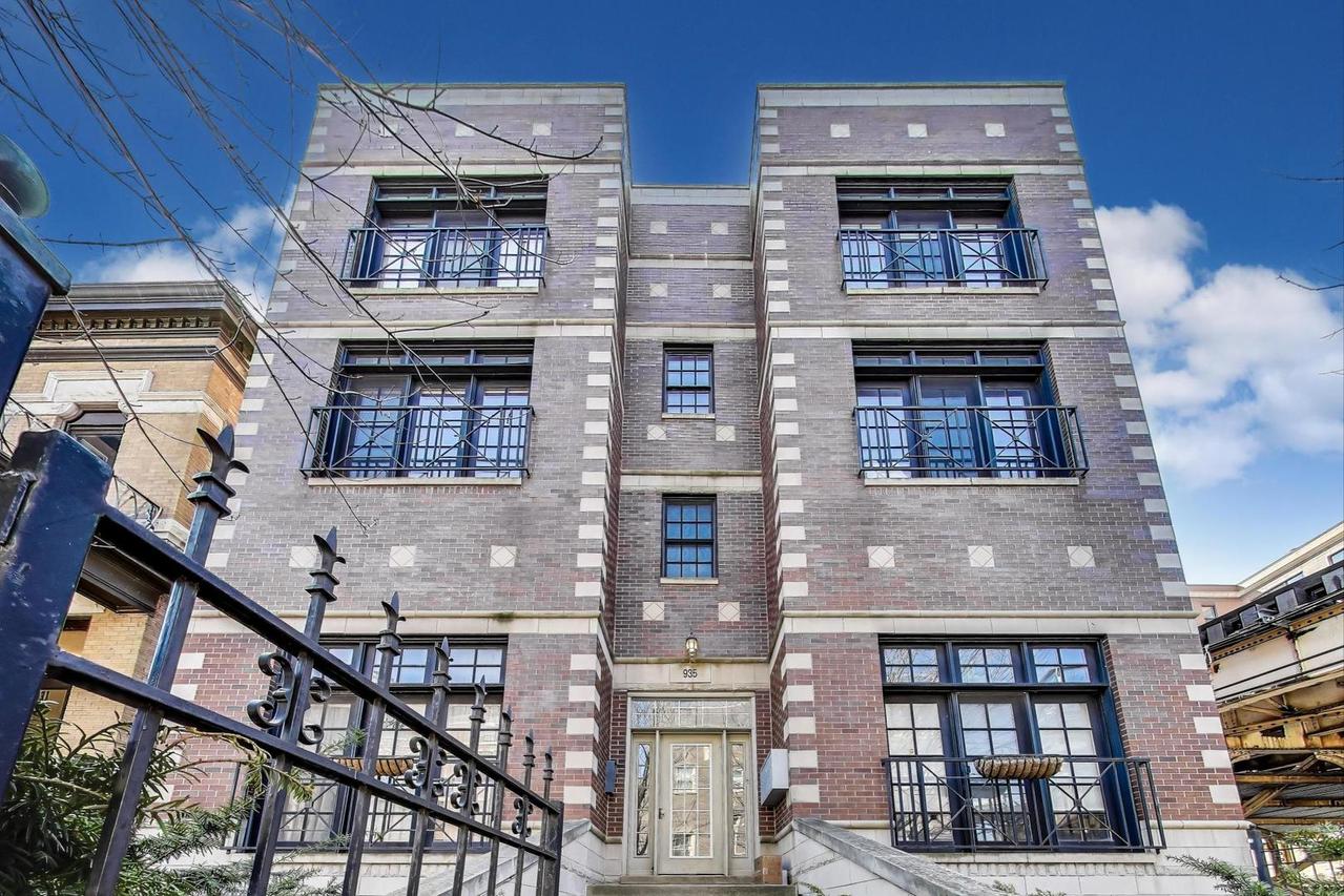 935 W Dakin St. #2E, Chicago, IL 60613