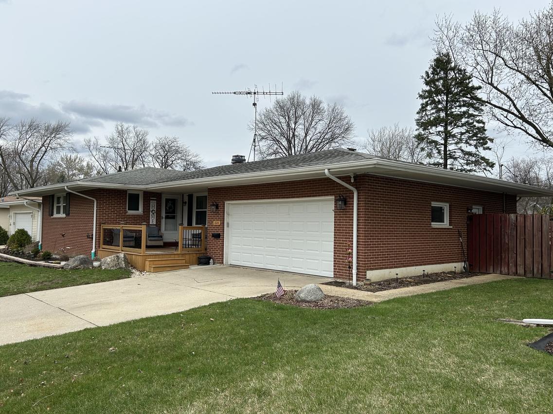220 Fairview Dr., St. Charles, IL 60174