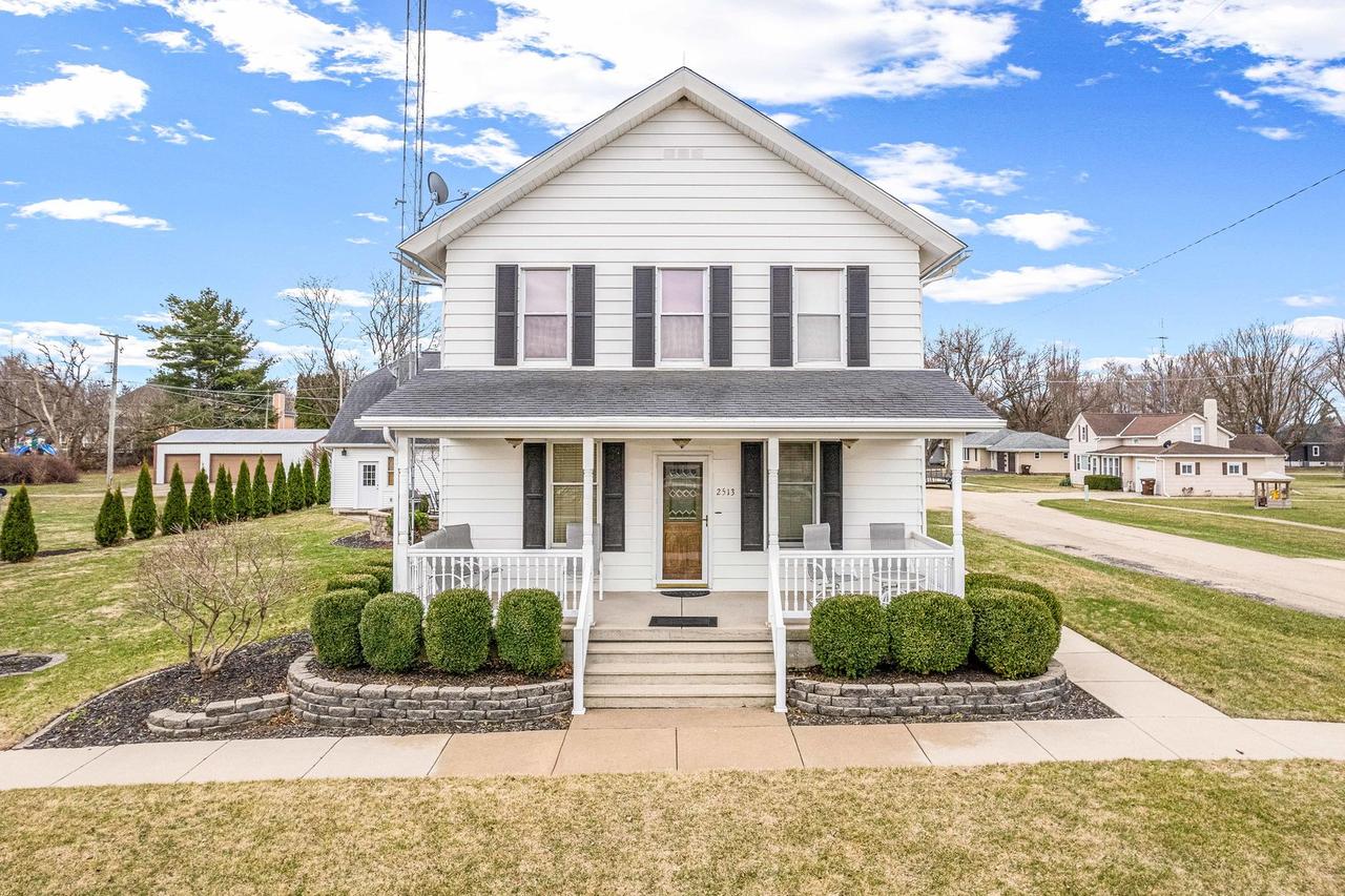 2513 Woods St., West Brooklyn, IL 61378