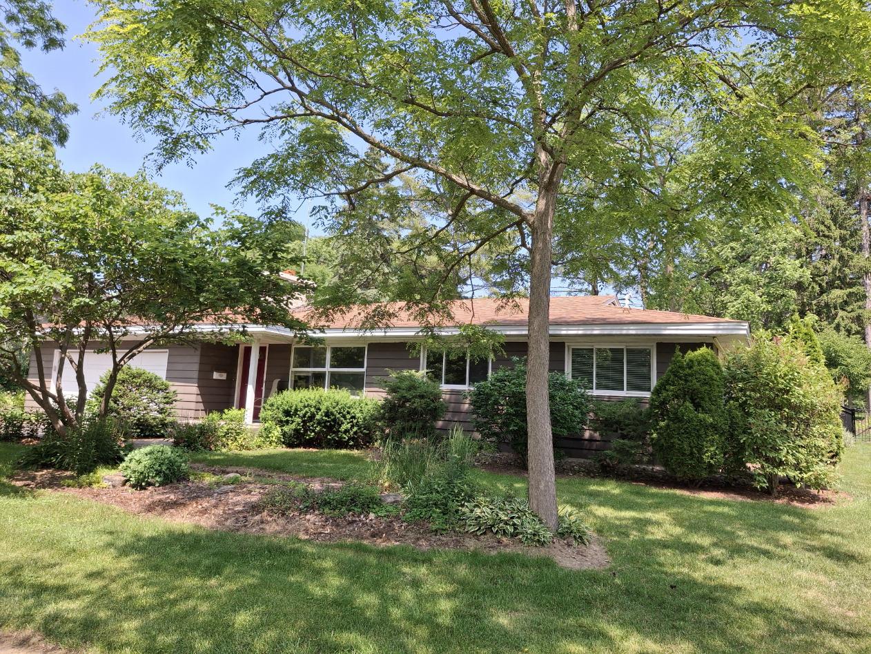 121 N Parkside Ave., Glen Ellyn, IL 60137
