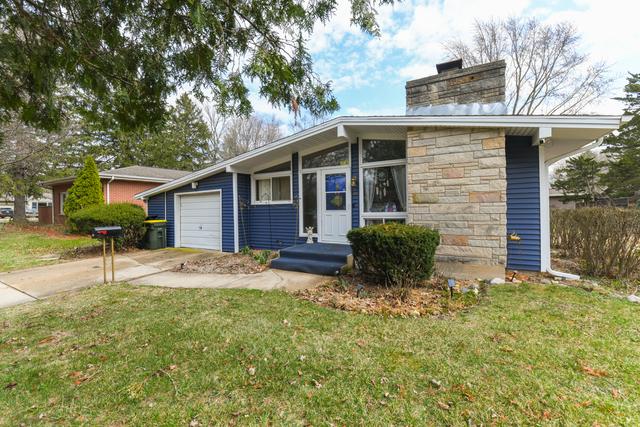 144 Crestwood Dr., East Dundee, IL 60118