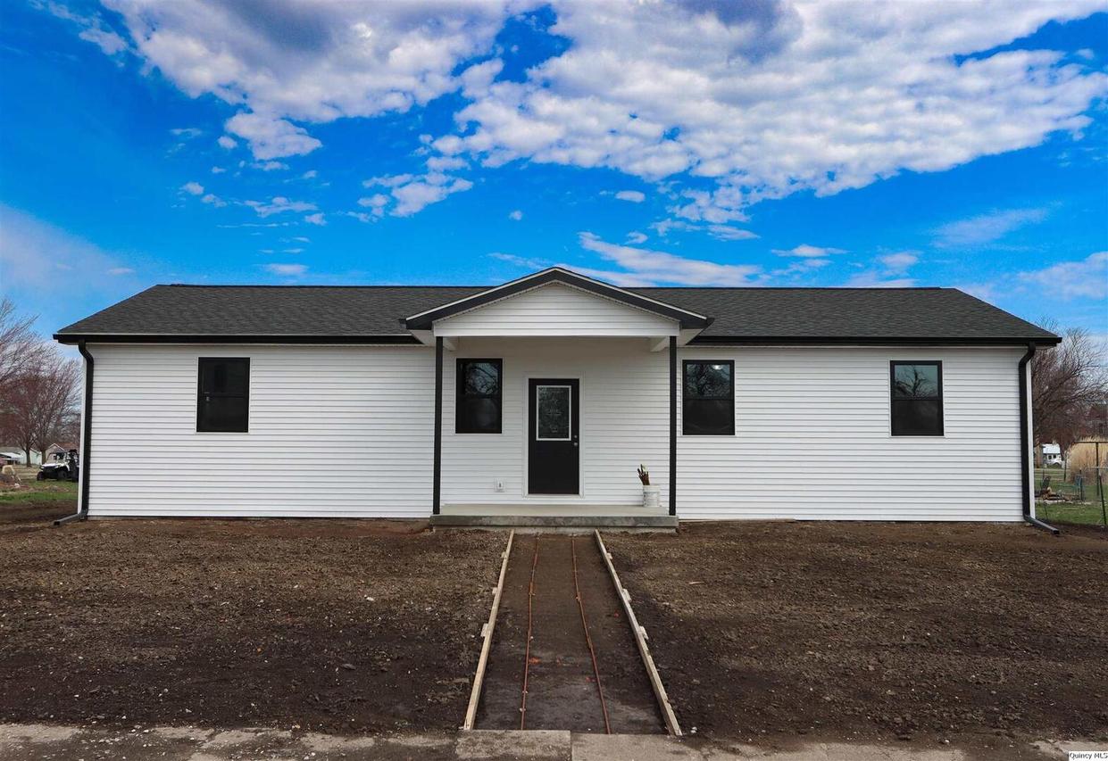 104 W Prairie St., Camp Point, IL 62320