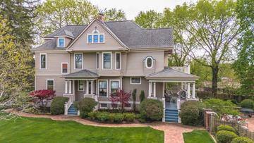 5 Broadway Pl., Normal, IL 61761