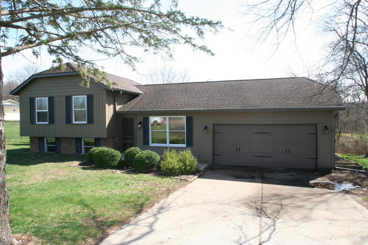 801 Heritage Dr., Mackinaw, IL 61755