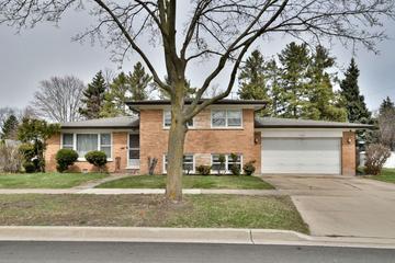 1693 Sycamore St., Des Plaines, IL 60018