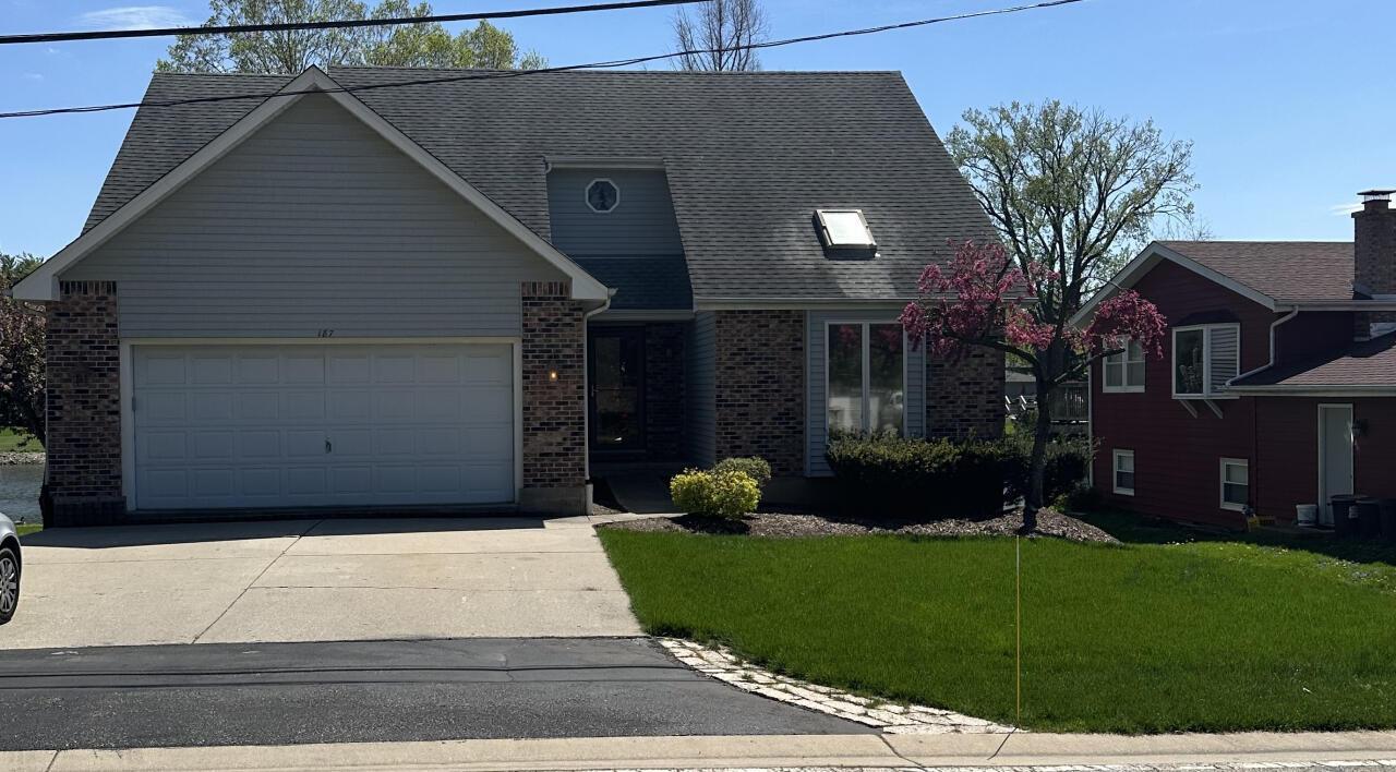 187 Hilltop Dr., Lake In The Hills, IL 60156
