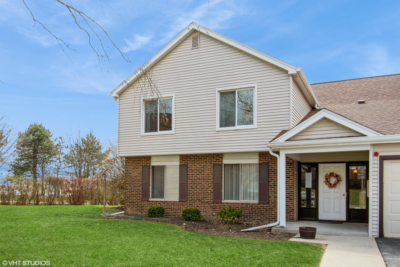 7010 Dover Ct. #203, Woodridge, IL 60517