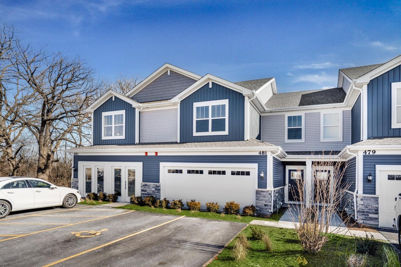 1159 White Oak Cir., Crystal Lake, IL 60012