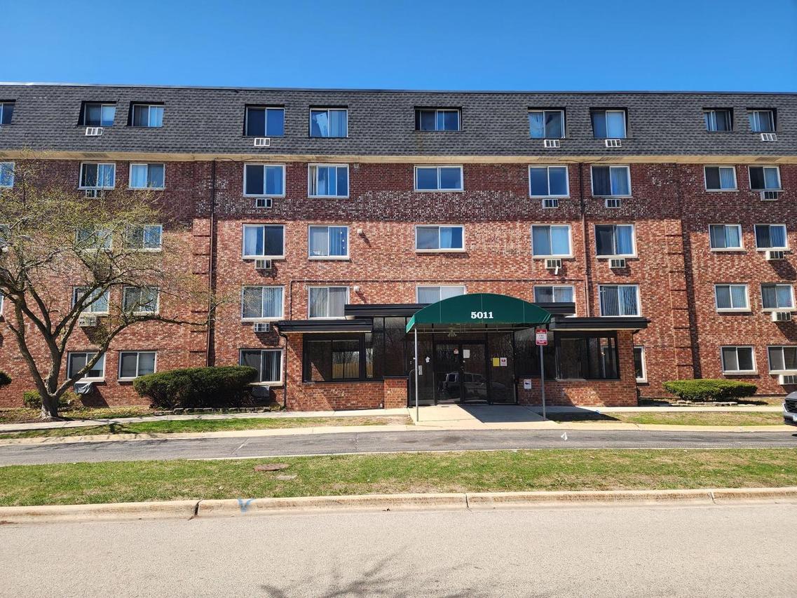 5011 S Valley Ln. #409, Streamwood, IL 60107