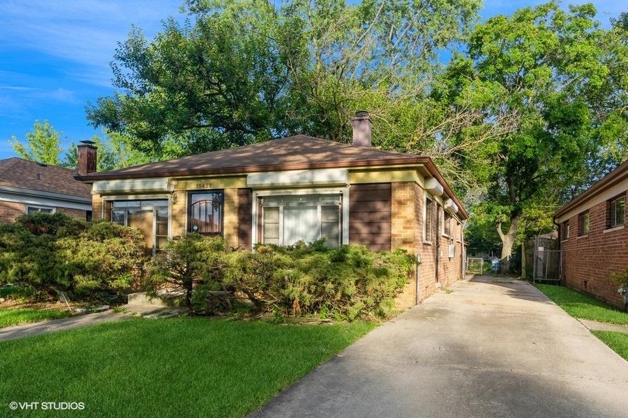 15427 Winchester Ave., Harvey, IL 60426