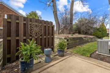 1718 Ennis Ln. #83D, Wheaton, IL 60189