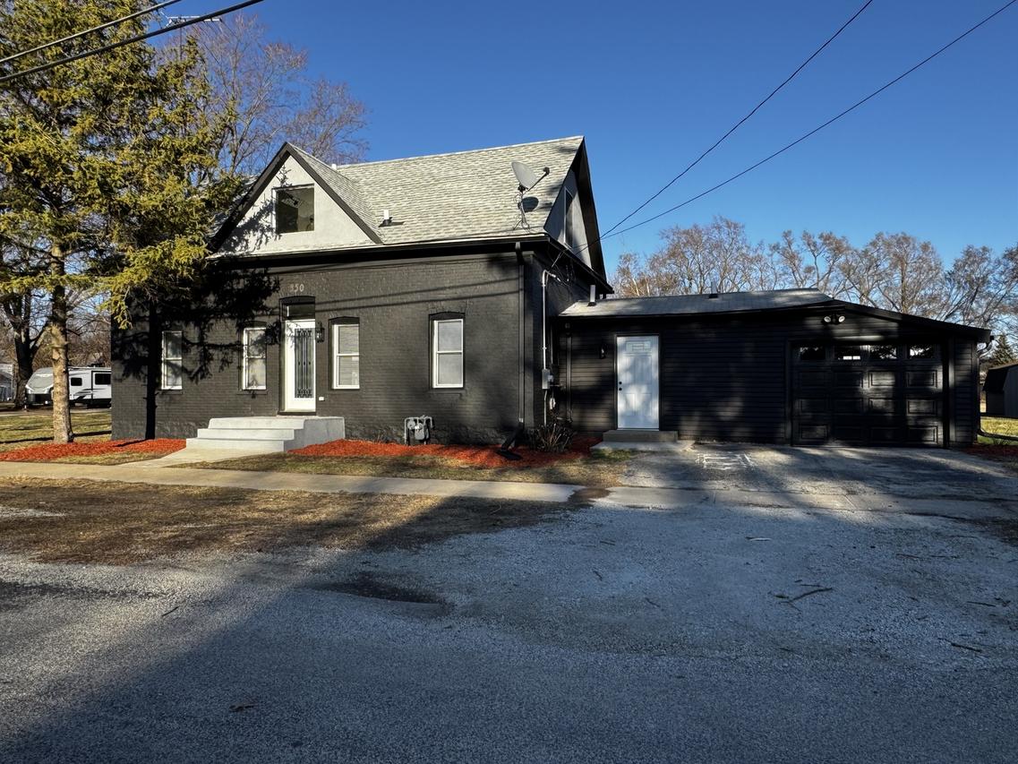 350 S 4th Ave., St. Anne, IL 60964
