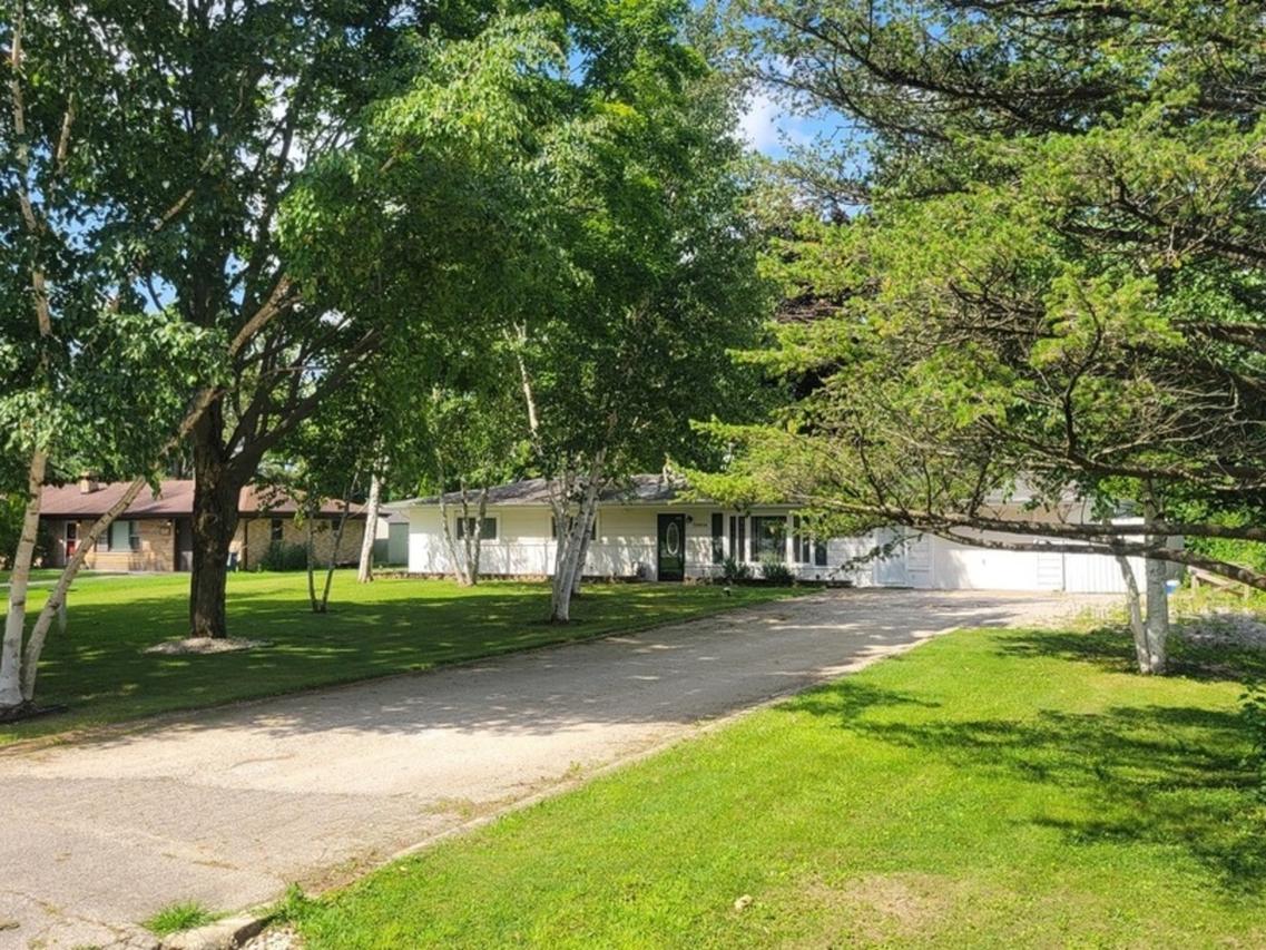 12N030 Hilltop Rd., Elgin, IL 60124