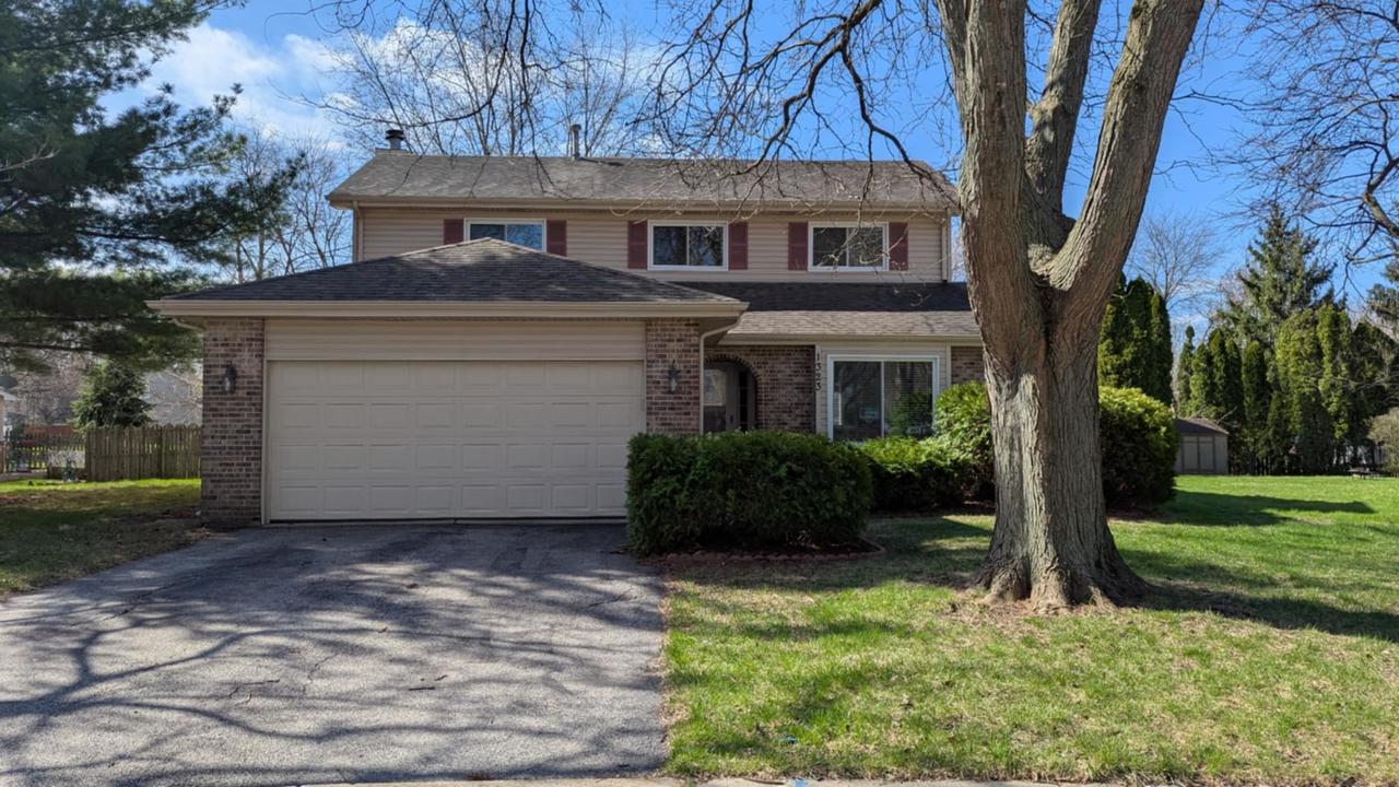 1323 Middlebury Dr., Aurora, IL 60504