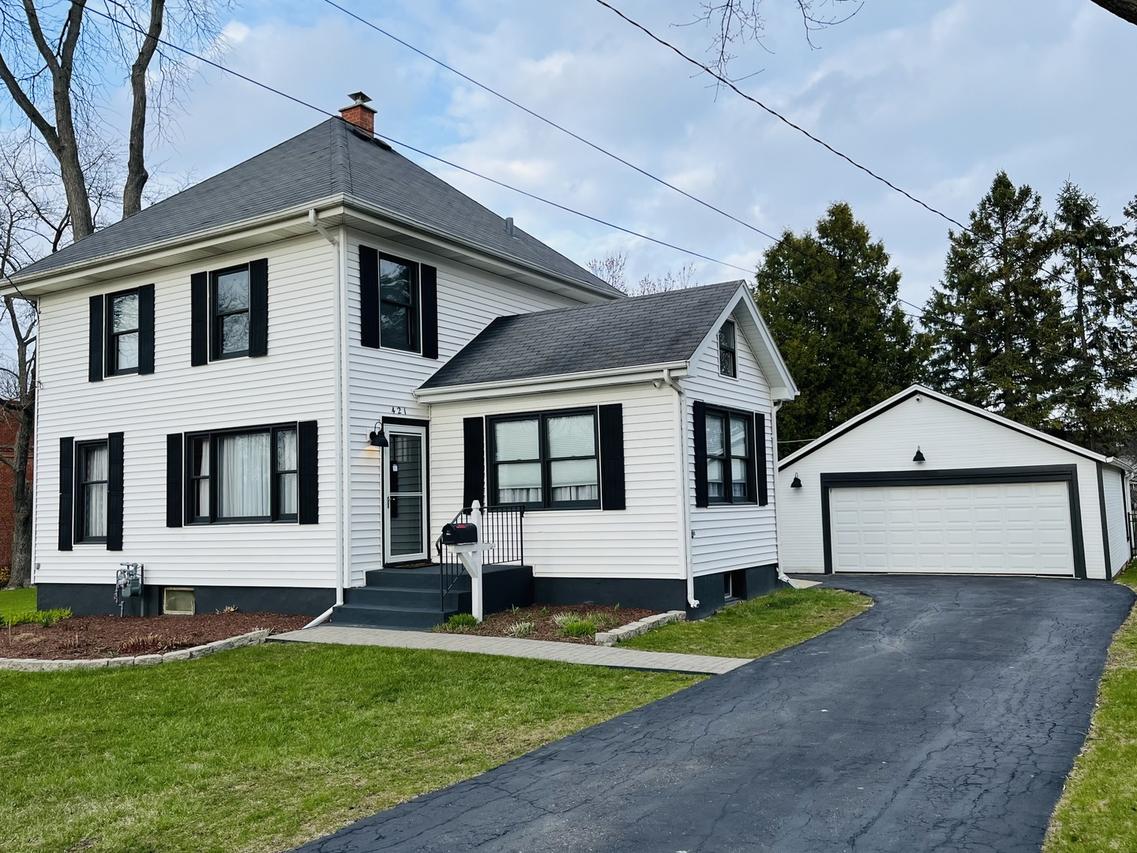 421 Ela St., Barrington, IL 60010