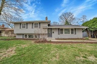 871 Lilac Ln., Naperville, IL 60540