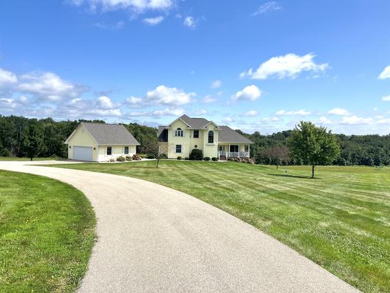 28-19 Southview Dr., Lanark, IL 61046