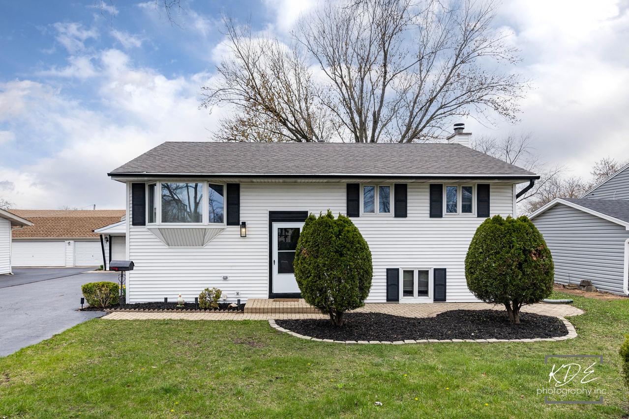 7622 Sprucewood Ave., Woodridge, IL 60517