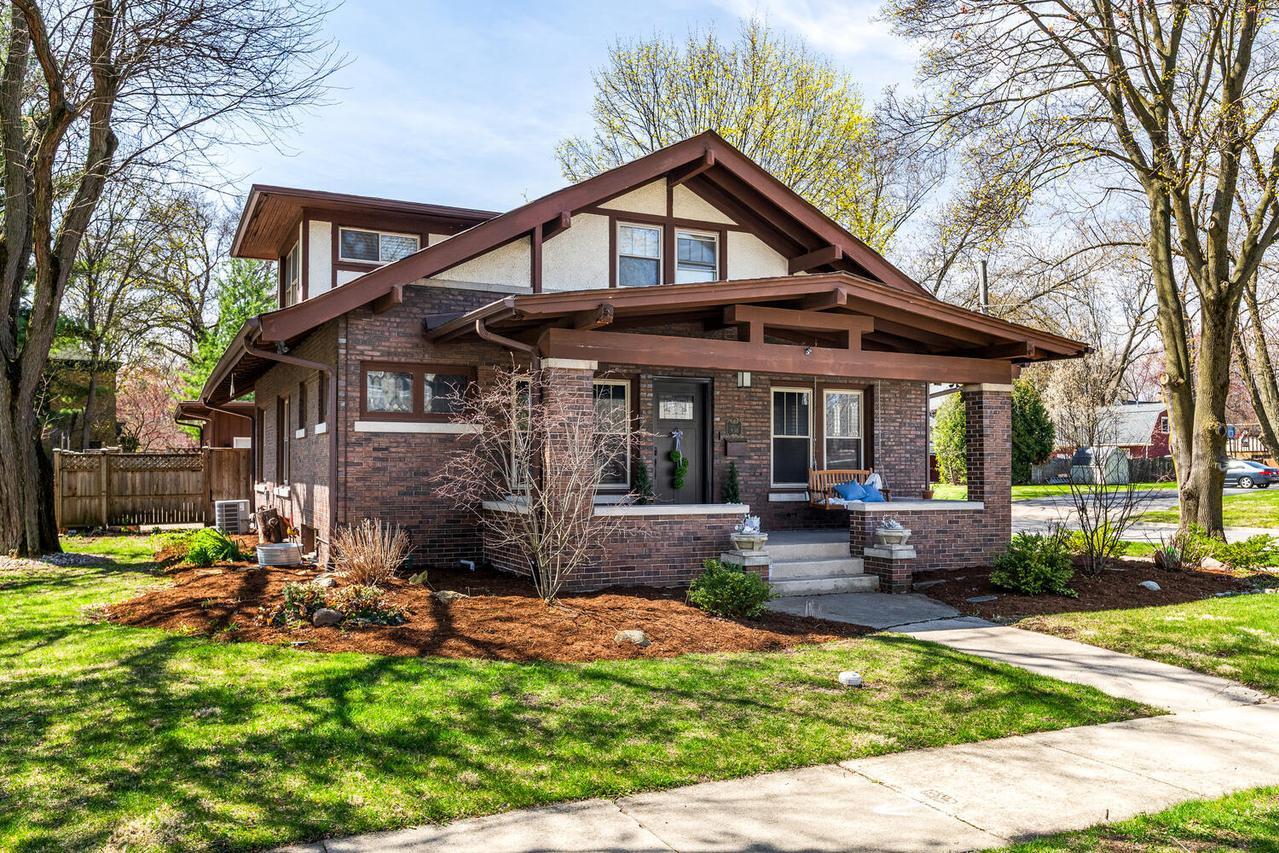 938 Garfield Ave., Aurora, IL 60506