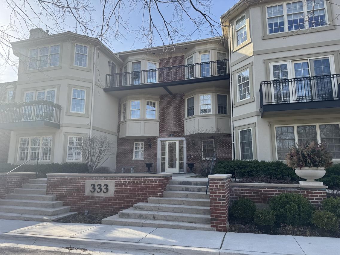 333 E Westminster Rd. #1D, Lake Forest, IL 60045