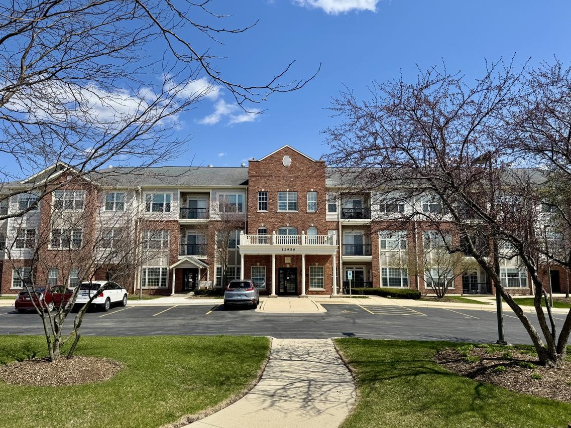 12950 Meadow View Ct. #109, Huntley, IL 60142