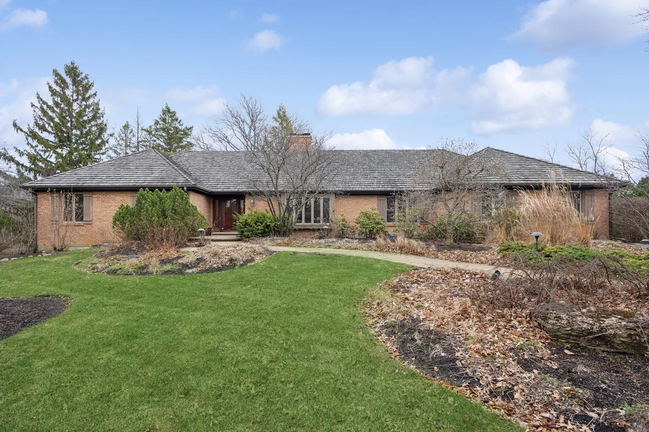 1583 Bedlington Dr., Inverness, IL 60010