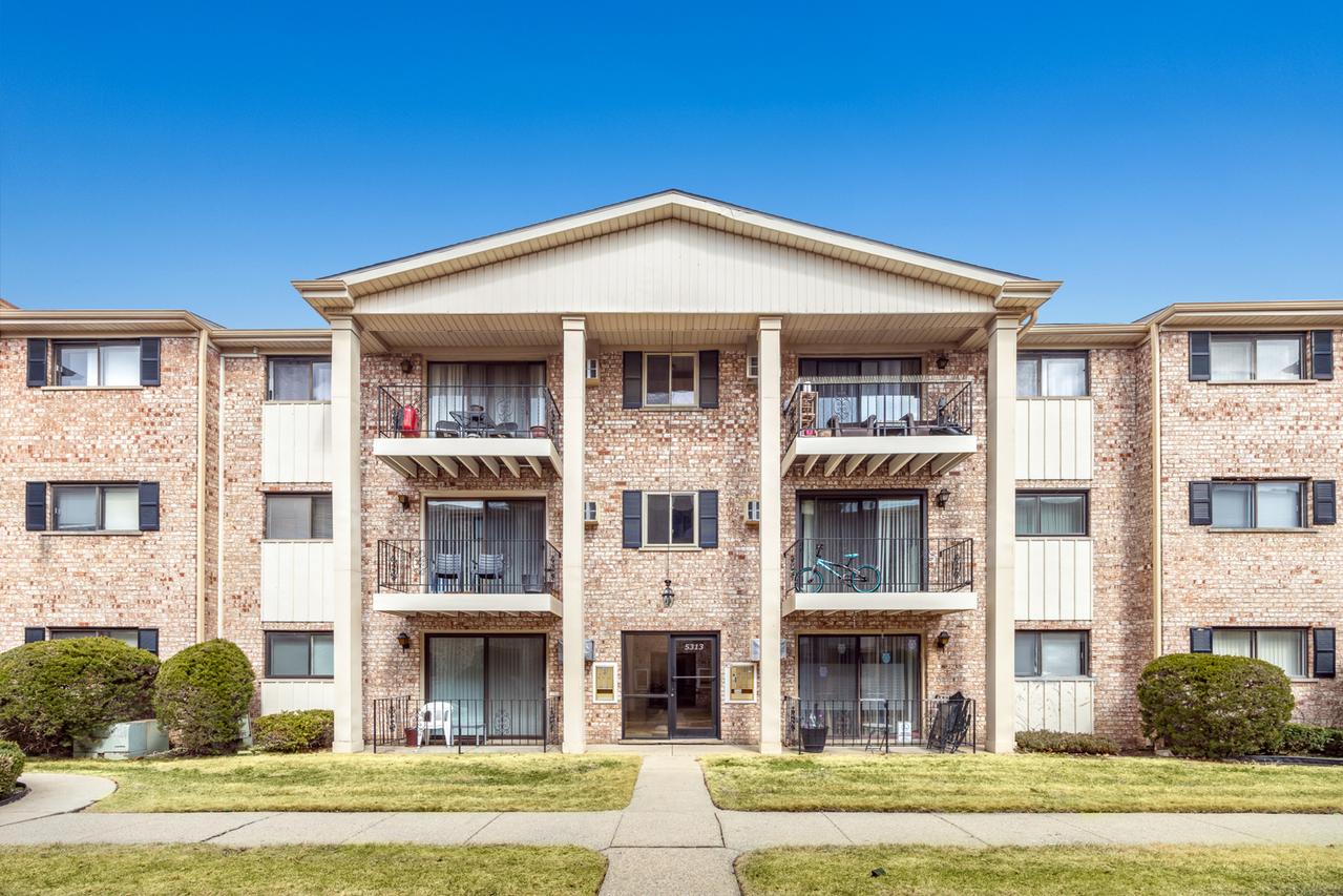 5313 N Delphia Ave. #313, Chicago, IL 60656