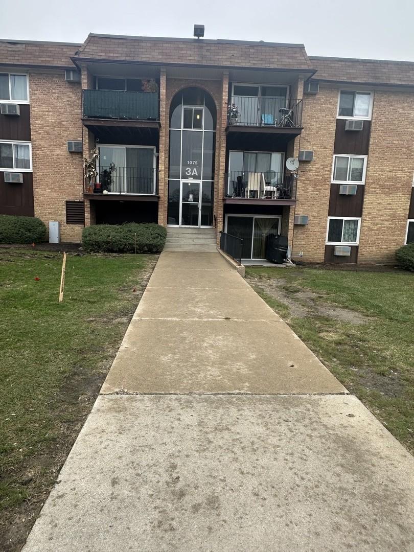 1075 Higgins Quarters Dr. #3-208, Hoffman Estates, IL 60169