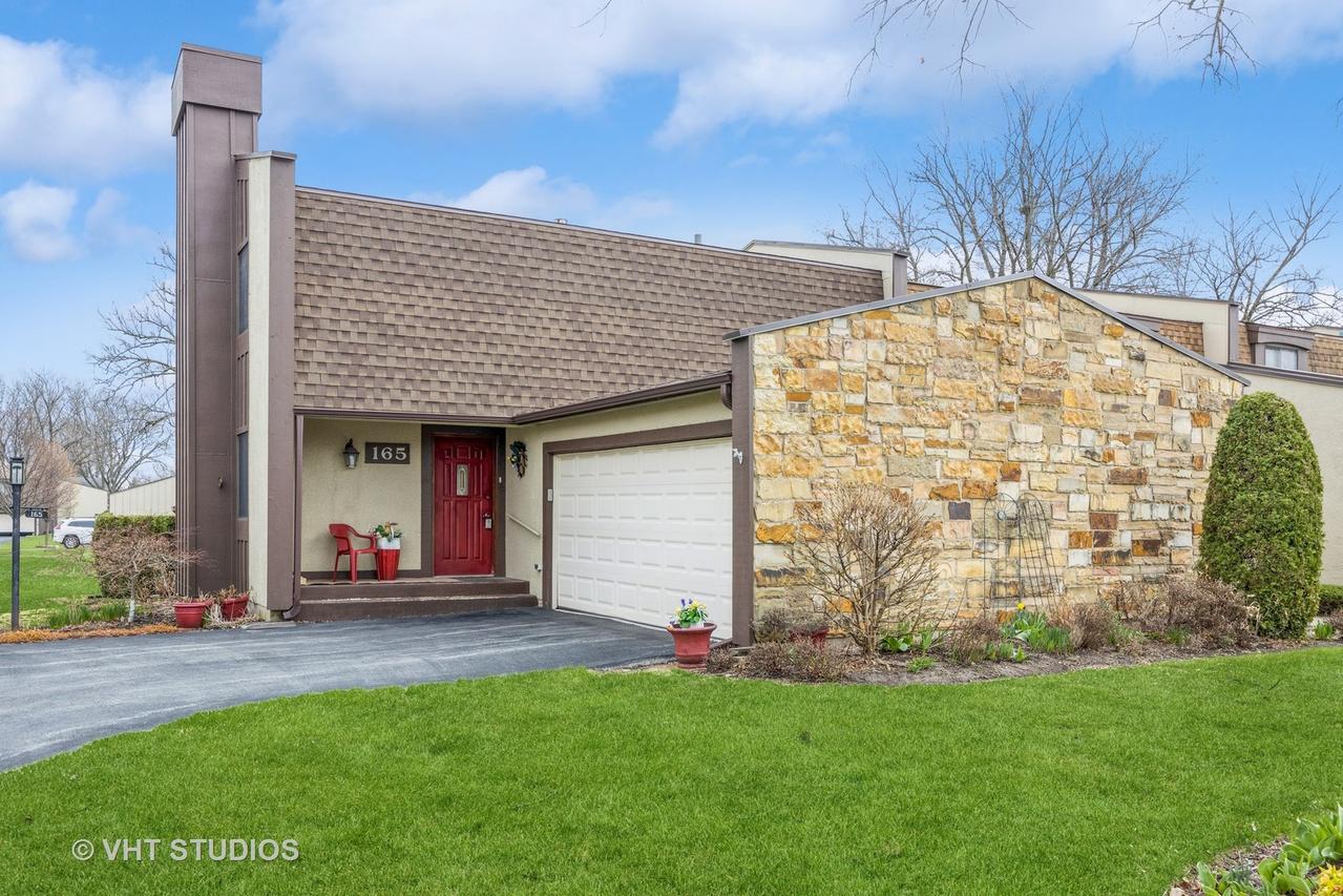 165 Cascade Dr., Indian Head Park, IL 60525