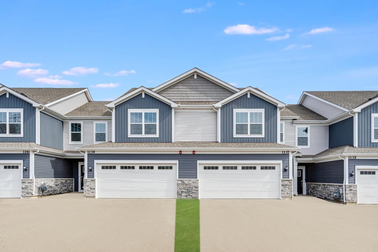 1161 White Oak Cir., Crystal Lake, IL 60012