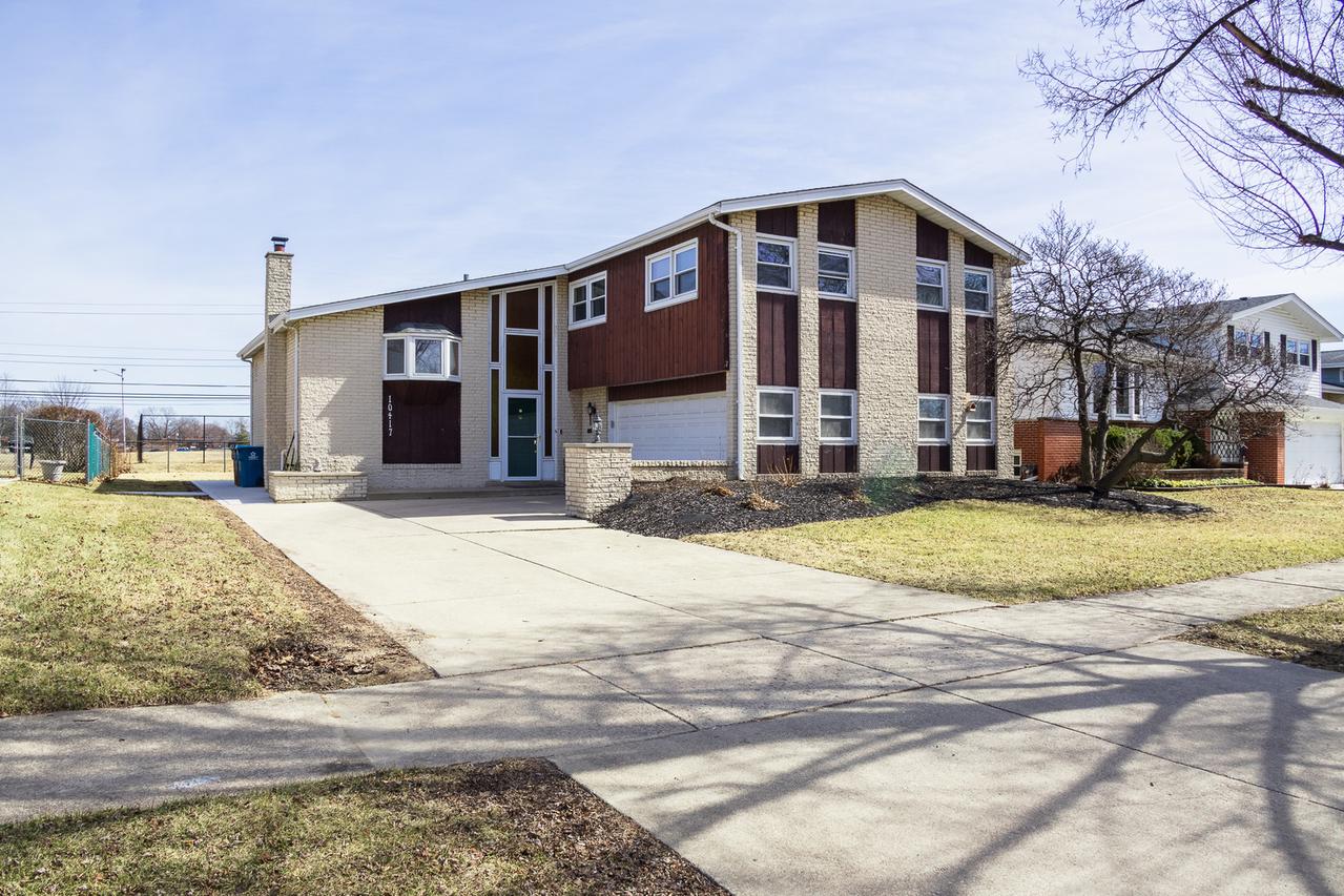 10417 Long Ave., Oak Lawn, IL 60453
