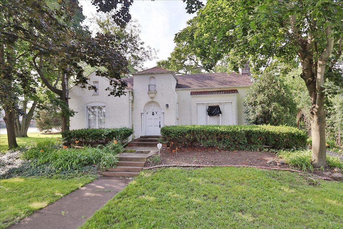 5 Chevy Chase Dr., Buffalo Grove, IL 60089