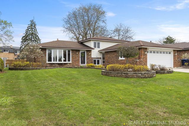 910 Walnut Dr., Darien, IL 60561