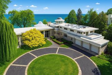 2441 Woodbridge Ln., Highland Park, IL 60035