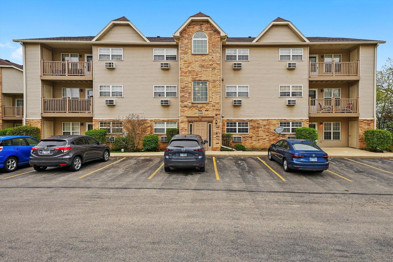 1580 W Sand Bar Ct. #1D, Round Lake Beach, IL 60073
