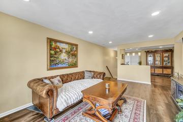 763 Whalom Ln. #2A1, Schaumburg, IL 60173