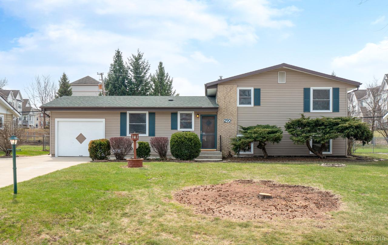 290 Shawnee Dr., Carol Stream, IL 60188